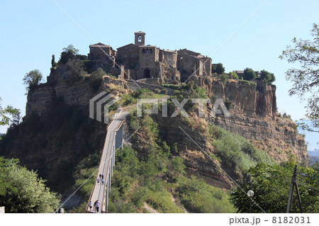 天空の町　チビタ全景 8182031