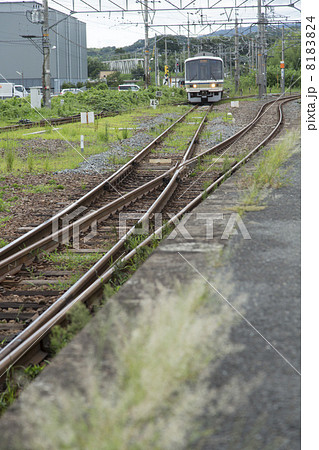 ローカル駅と線路 ローカル駅と線路 8183824