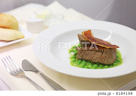 おいしいビジネスクラスの機内食、和牛ヒレロースト 8184198