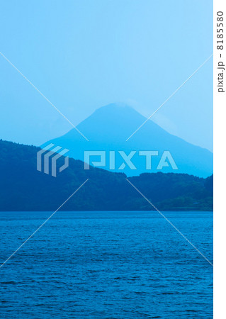 池田湖と開聞岳 8185580