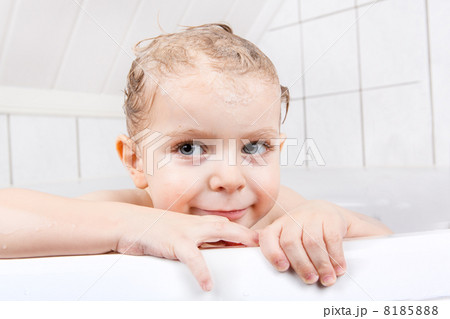Adorable toddler boy having fun in bathtub 8185888