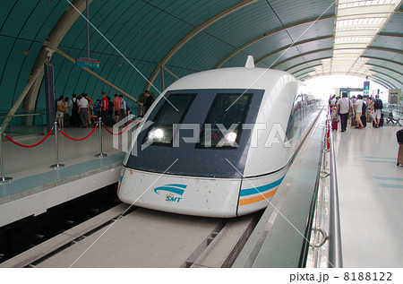 竜陽路駅に停車中の上海トランスラピッド／リニアモーターカー（中国上海市） 8188122