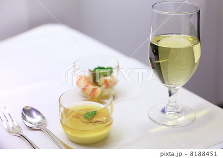 ビジネスクラス機内食のオードブル 8188451