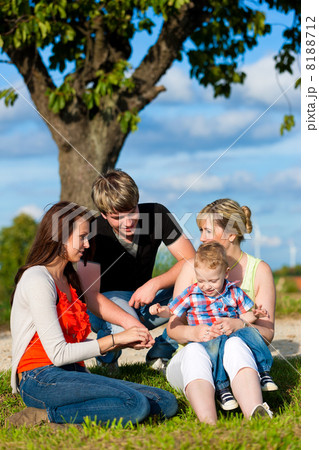 Family - Grandmother, mother, father and children Family - Grandmother, mother, father and children 8188712
