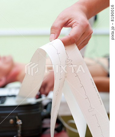 electrocardiogram taking 8190016
