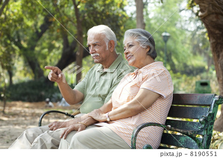 Boys and girls cheering 8190551