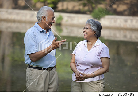Businesswoman talking on a mobile phone 8190798