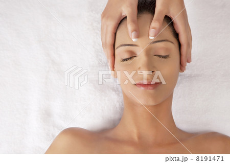 Close-up of young woman having head massage 8191471