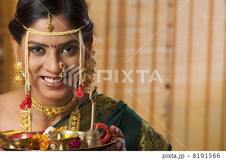 Portrait of beautiful Maharashtrian bride with offerings 8191566