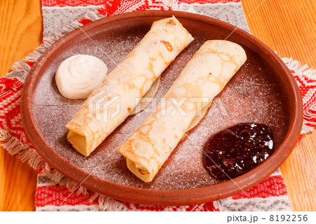 pancakes with jam and cream 8192256