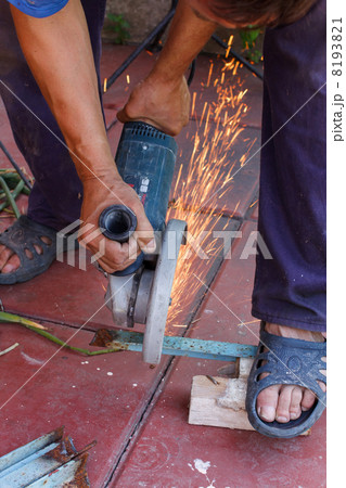 Metal sawing 8193821