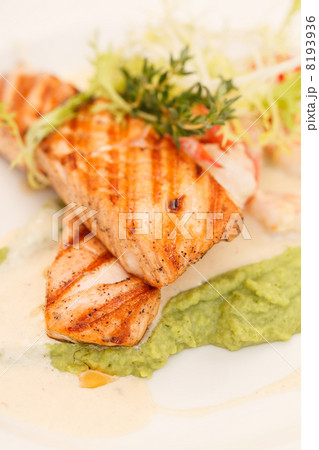 Grilled salmon steak with salad Grilled salmon steak with salad 8193936