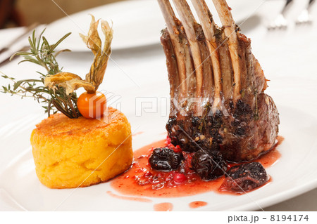 Roasted Lamb Chops 8194174