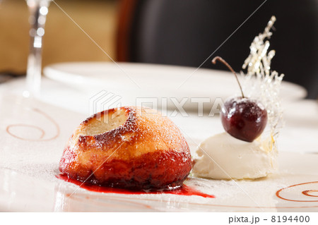 cake with cherry 8194400