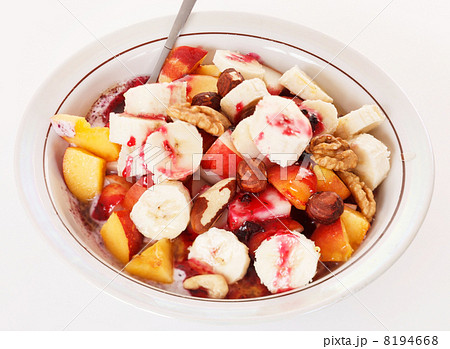 fresh muesli with fruits 8194668