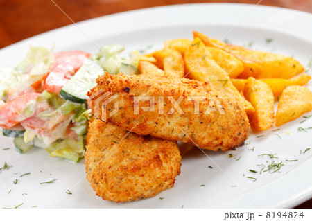 chicken cutlet with fried potatoes chicken cutlet with fried potatoes 8194824