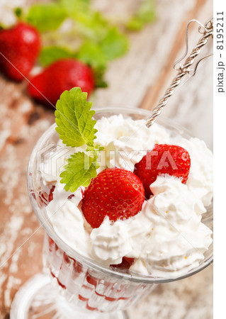strawberries with cream strawberries with cream 8195211