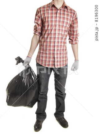 Man holding black plastic trash bag 8196300