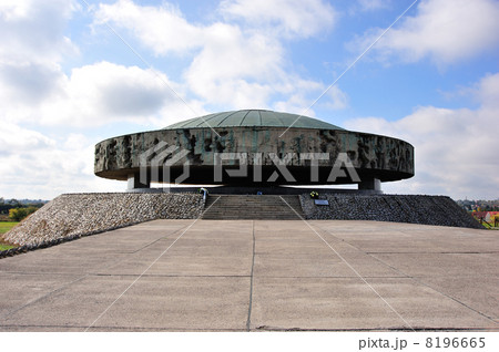 マイダネク強制収容所 8196665