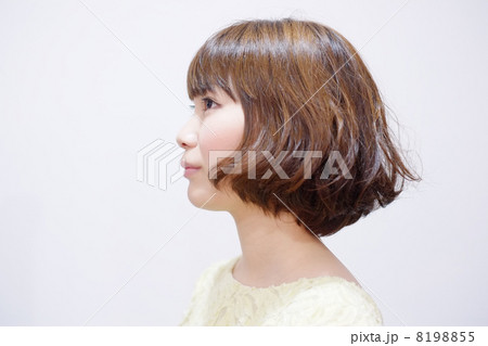 可愛い女性の横顔の写真素材