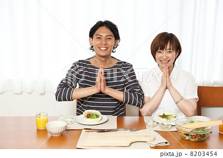 新婚夫婦の朝 8203454