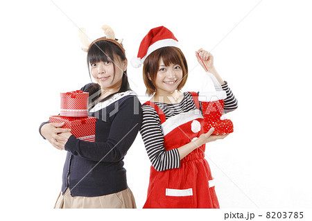 クリスマスイメージの若い女性 クリスマスイメージの若い女性 8203785