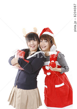 クリスマスイメージの若い女性 クリスマスイメージの若い女性 8204087