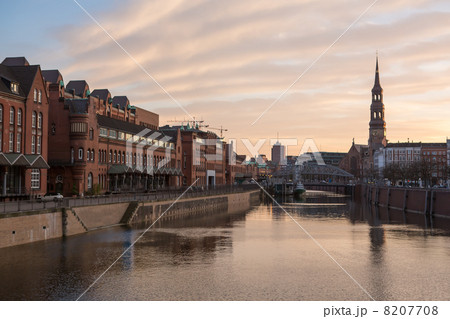 Sunset in Hamburg, German city. Speicherstadt district 8207708