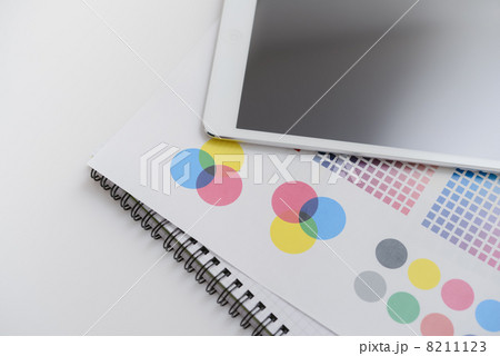 タブレットとカラーチャート 8211123