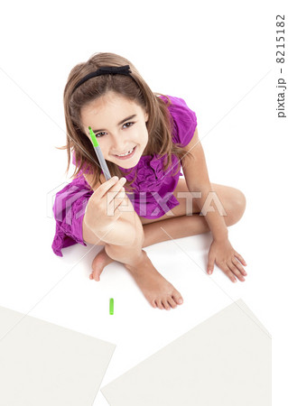 Girl making drawings 8215182