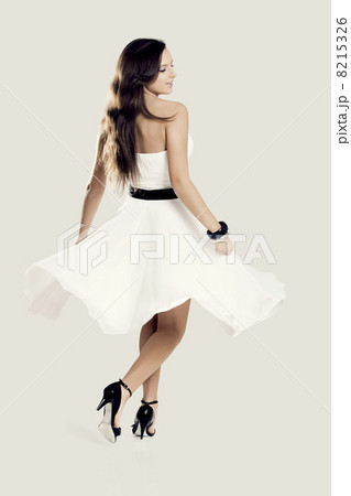 Girl Dancing 8215326