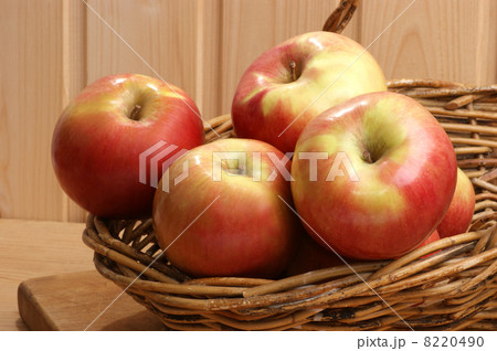 green and red organic apple in a basket 8220490