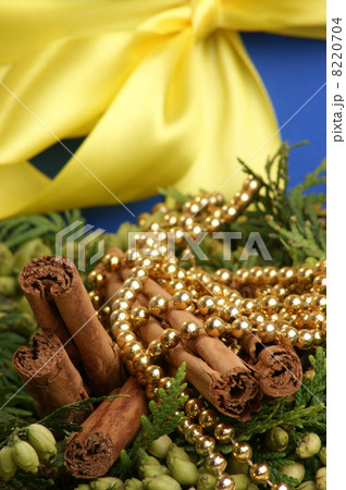 christmas decoration golden chain and organic cinnamon 8220704