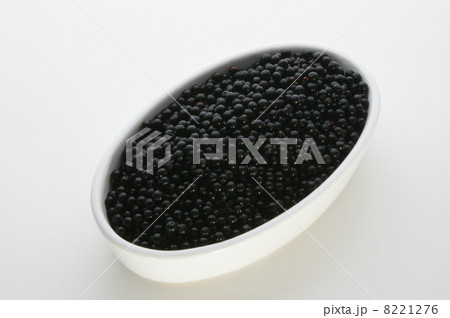 elderberries in a white bowl 8221276