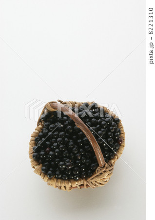 elderberries in a small basket 8221310