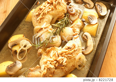 grilled chicken with organic potato and mushroom 8221728