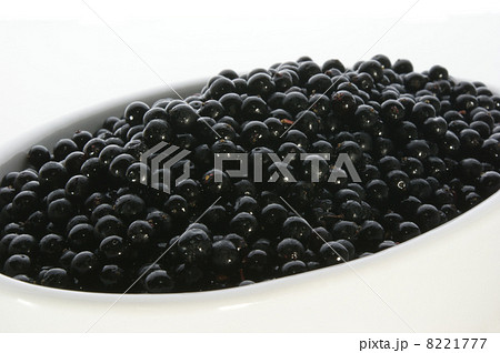 elderberries in a white bowl 8221777