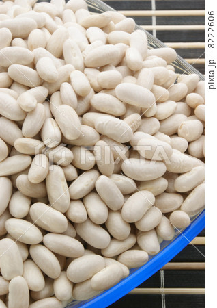 some organic beans in a glass bowl 8222606