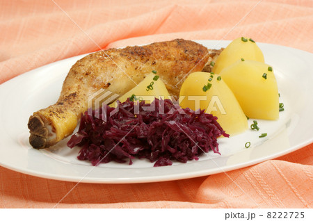 Grilled chicken drumstick with potatoes and red cabbage Grilled chicken drumstick with potatoes and red cabbage 8222725