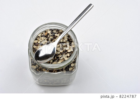 urid dall chilka, organic dry split beans 8224787