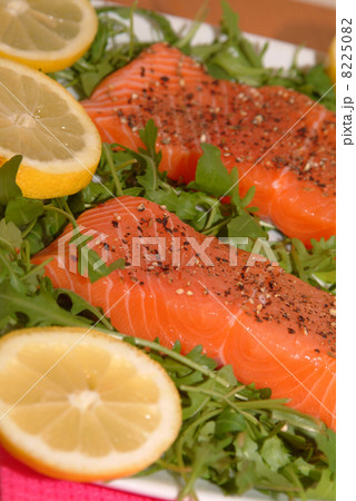 salmon filet on a plate with some green salat 8225082