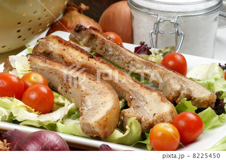 boneless streaky slices with salad and tomato 8225450
