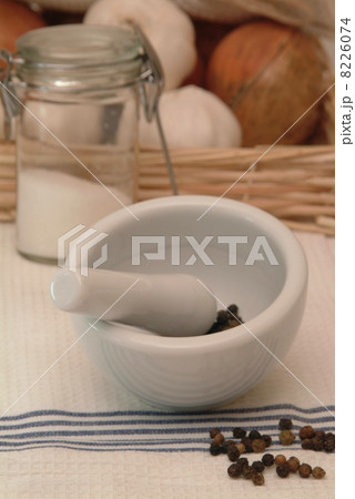 helpfull kitchen tool to grind pepper helpfull kitchen tool to grind pepper 8226074