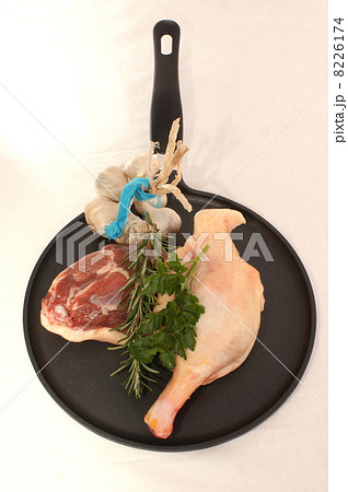 Duck legs in a pan 8226174