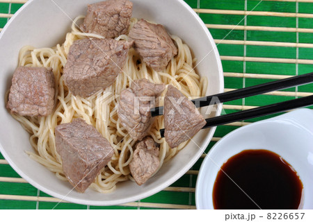 oriental style noode with organic beef 8226657