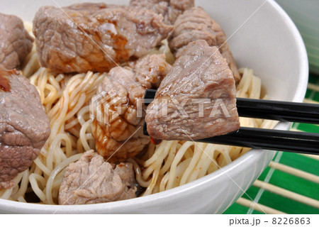 oriental style noode with organic beef 8226863