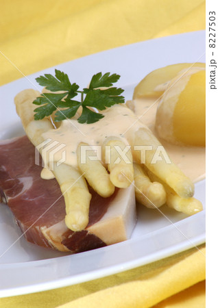 tender organic asparagus with sauce hollandaise on a plate 8227503