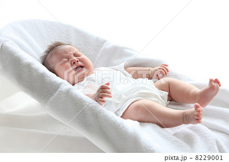 泣いている赤ちゃん 泣いている赤ちゃん 8229001
