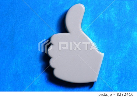 Thumb up okay sign badge 8232416