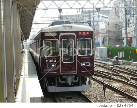 阪急電鉄　5000系　5001F　試運転列車　正雀駅2号線で待機 8234754